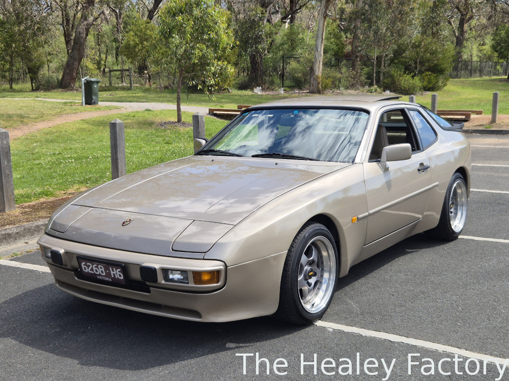 1984 PORSCHE 944